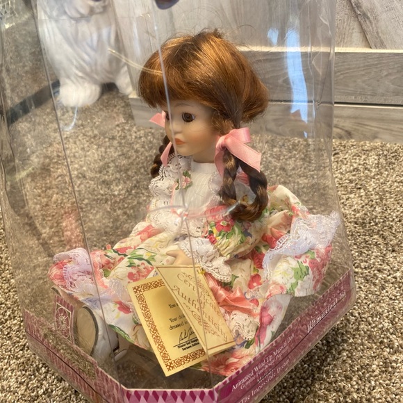 Soft Expressions Animated Wind Up Bisque Porcelain Musical Doll Brown Hair/Eyes - Picture 12 of 13